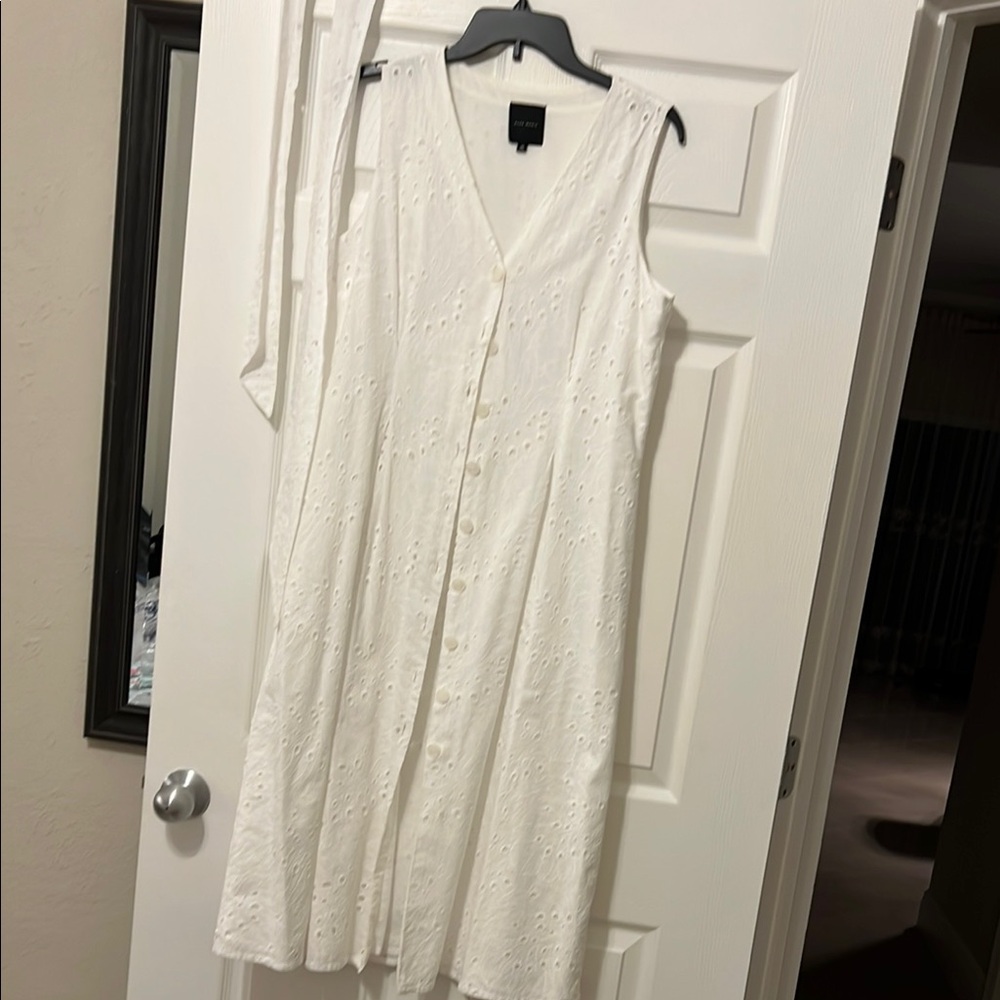 Alex Marie White Textured Sleeveless Top